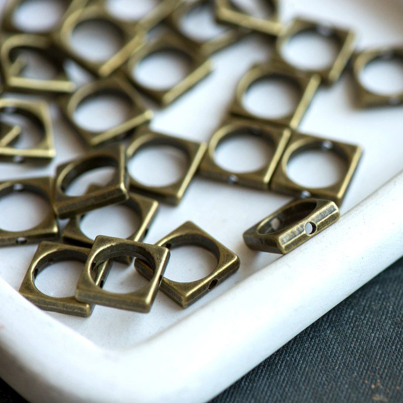 рамка для бусин "каре", цвет античная бронза, 11x11x3 мм