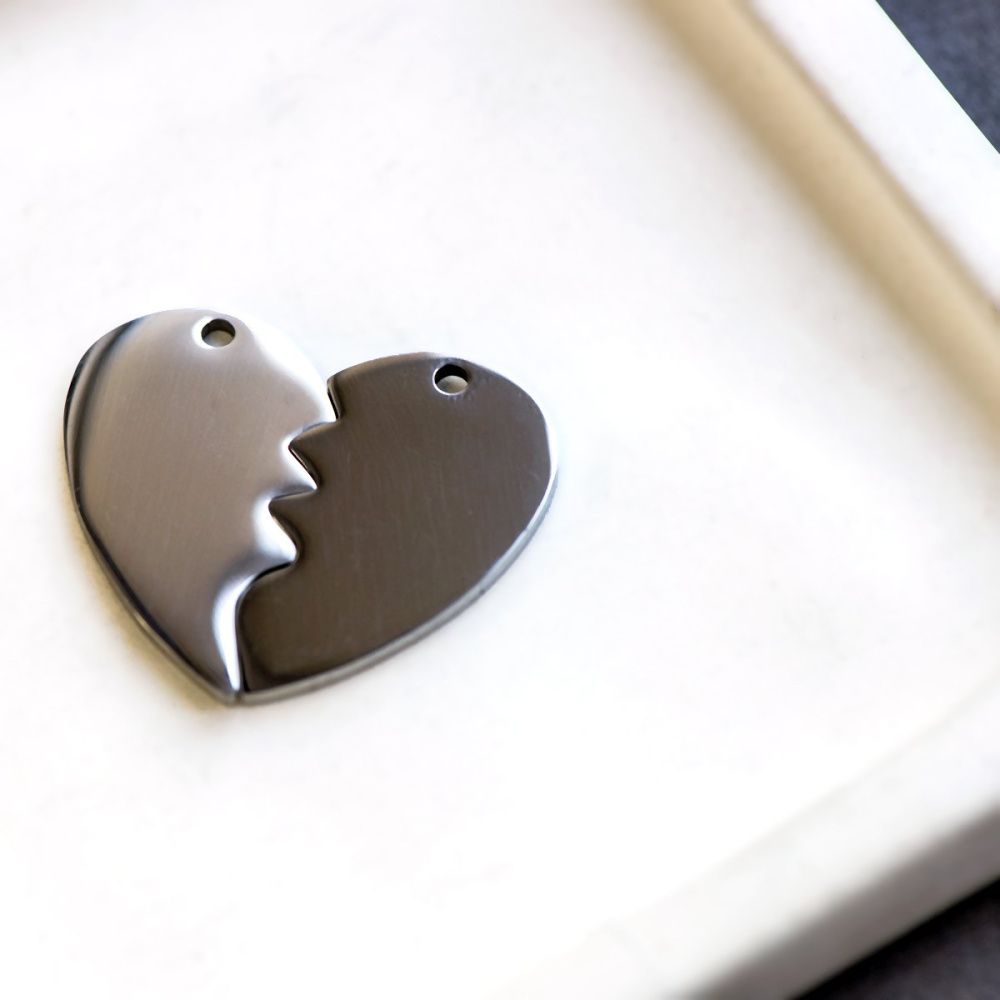 подвеска стальная "две половинки", цвет стальной, 31x26x1.5 мм