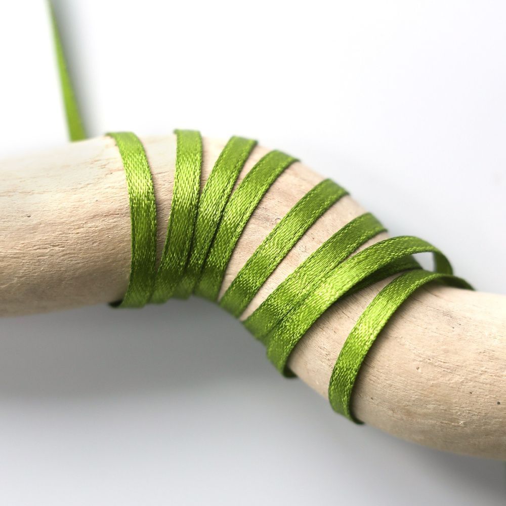 лента, атлас, цвет желто-зеленый, ширина 3 мм ленты