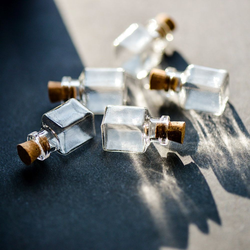 бутылочка с крышкой квадратная, прозрачная, 25x14x14 мм