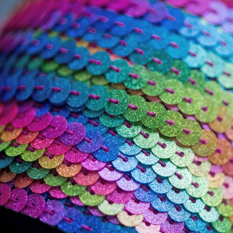 пайетки на нити, цвет пудровый глиттер радужный, диаметр 6 мм