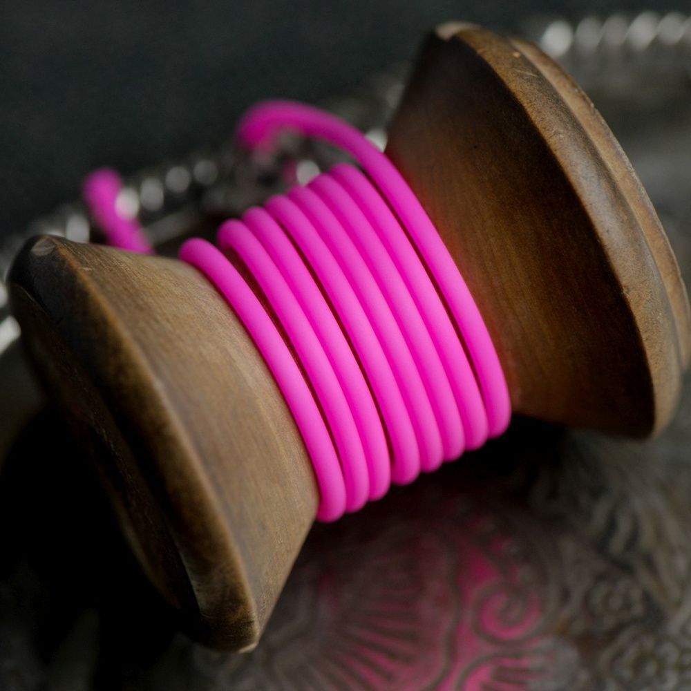 шнур резиновый, с отверстием, цвет ярко-розовый неон, 2 мм