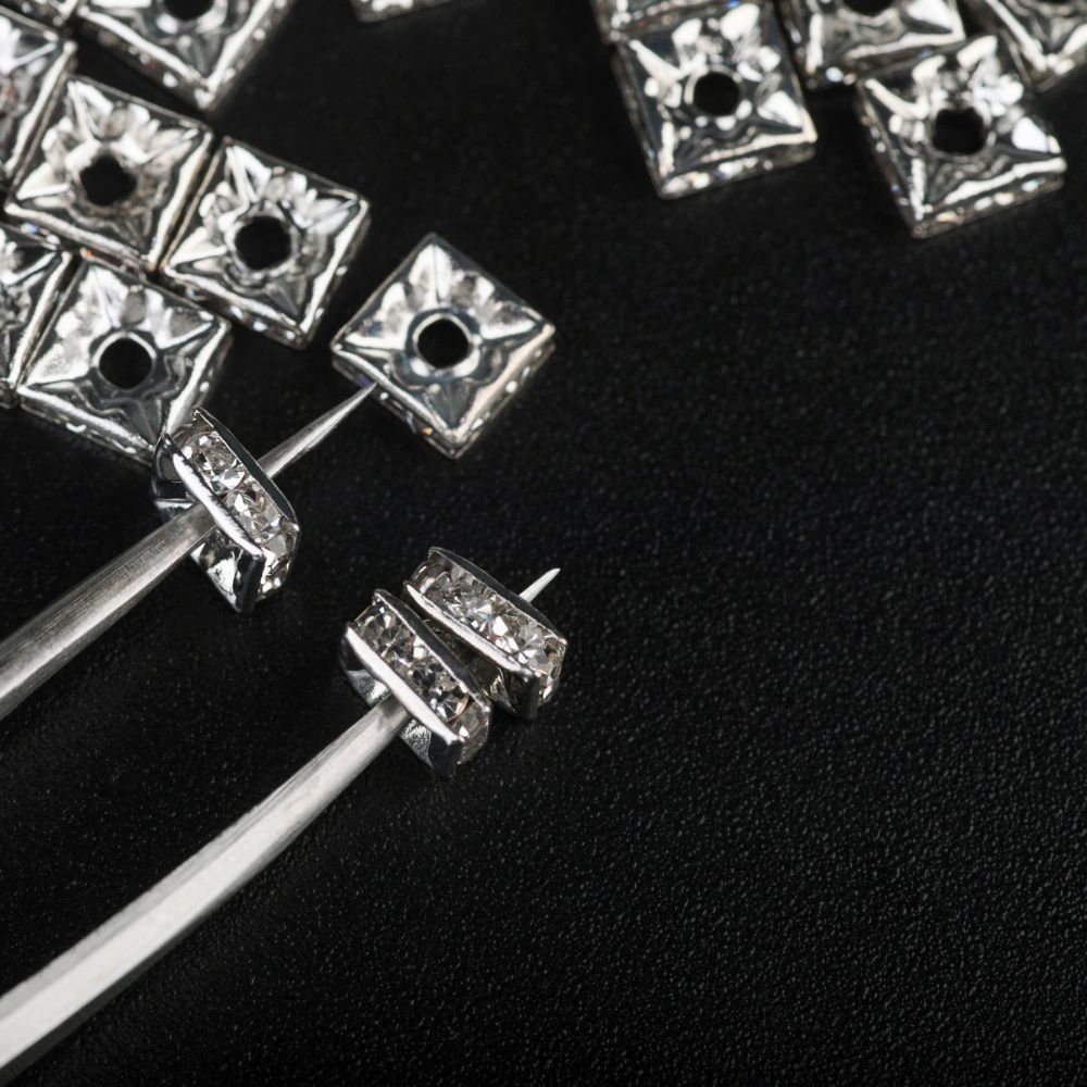 разделитель со стразами, квадрат, цвет платина/cristal, 6х6х3 мм