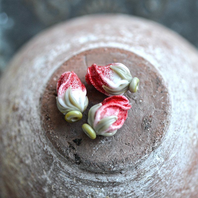 бусина, мурано "розовый бутон", бело-красный, 15-16х10-11 мм