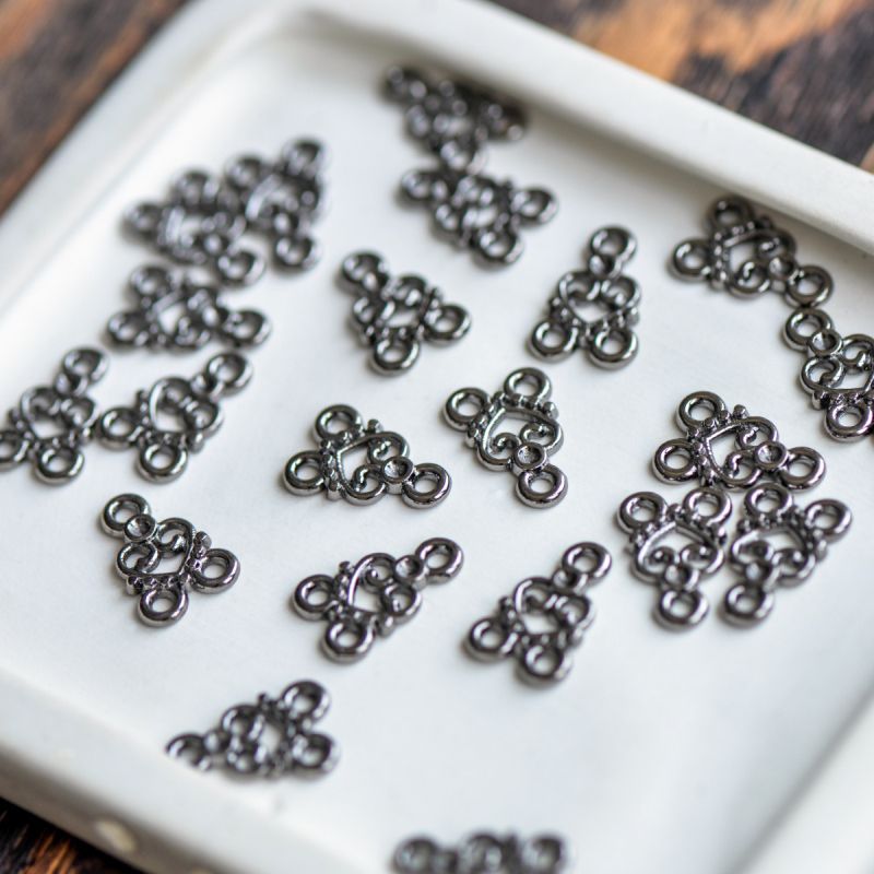 коннектор "сердечко", цвет черный, 15х11х2 мм