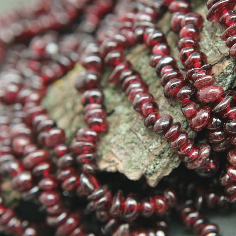 бусина гранат осколки, цвет гранатовый (уп.20 г)