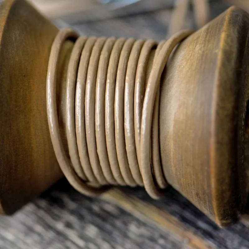 шнур кожаный, цвет коричневый светлый, диаметр 1.5 мм