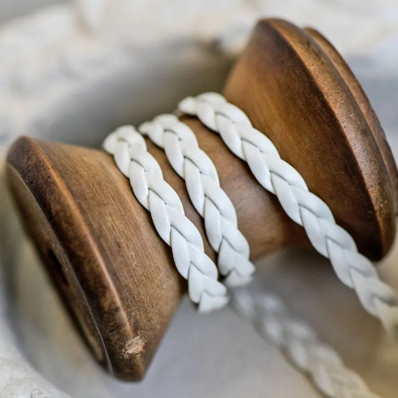 шнур-косичка из искусственной кожи, цвет белый, 5х2 мм