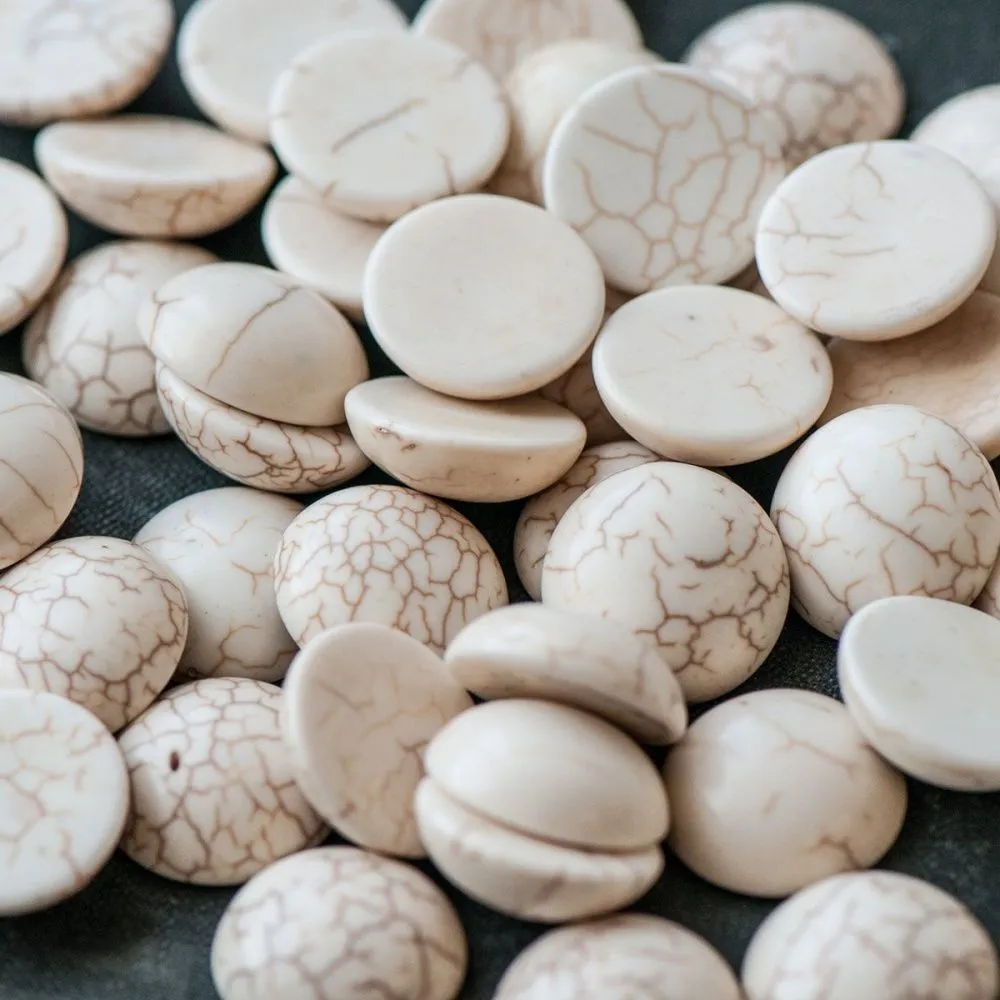 кабошон бирюза синтетическая, круглый, цвет античный белый, 16x5 мм