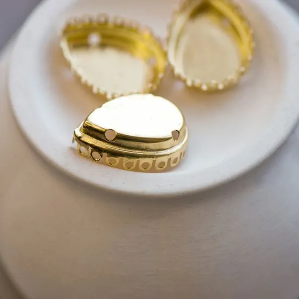 цапы для стразов капля, закрытые, цвет золото, 18х13 мм