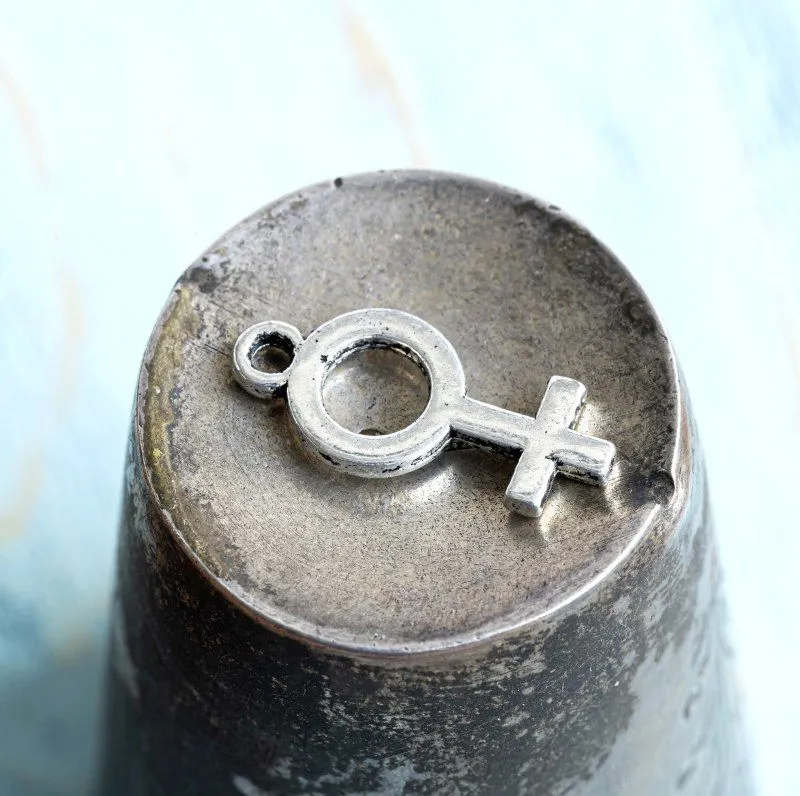 подвеска металлическая "венера", цвет античное серебро, 18x8x1.5 мм