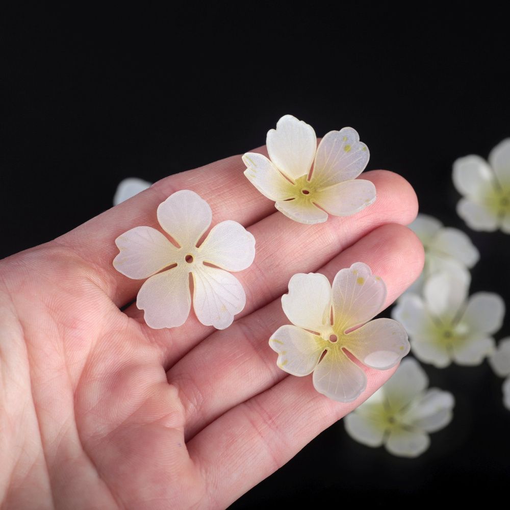 бусина, акрил "цветок", цвет сливочный/светло-желтый, 28x28x8-10 мм