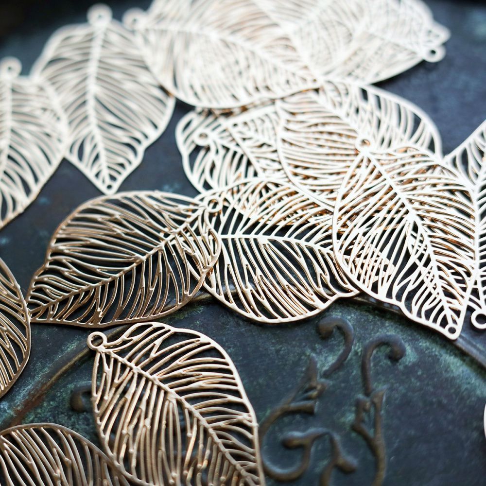 подвеска металлическая "фолио", цвет золото, 37x24.5x0.3 мм