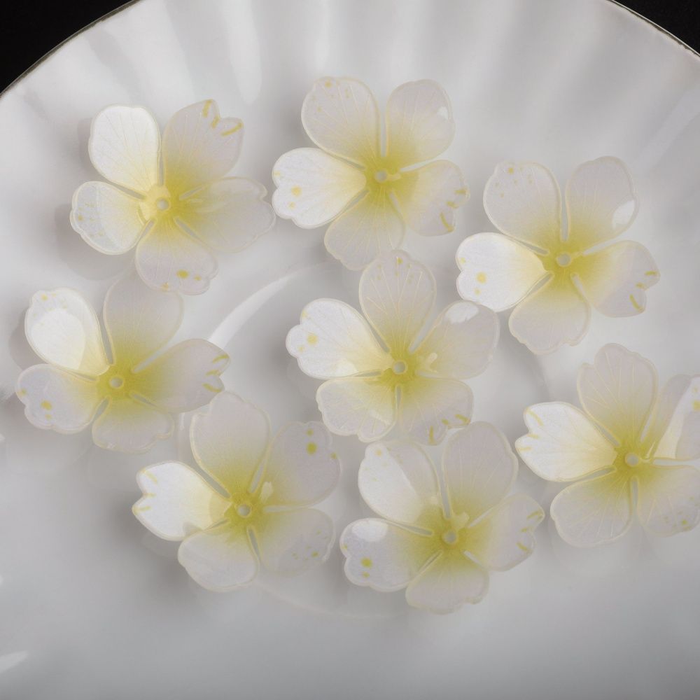 бусина, акрил "цветок", цвет сливочный/светло-желтый, 28x28x8-10 мм