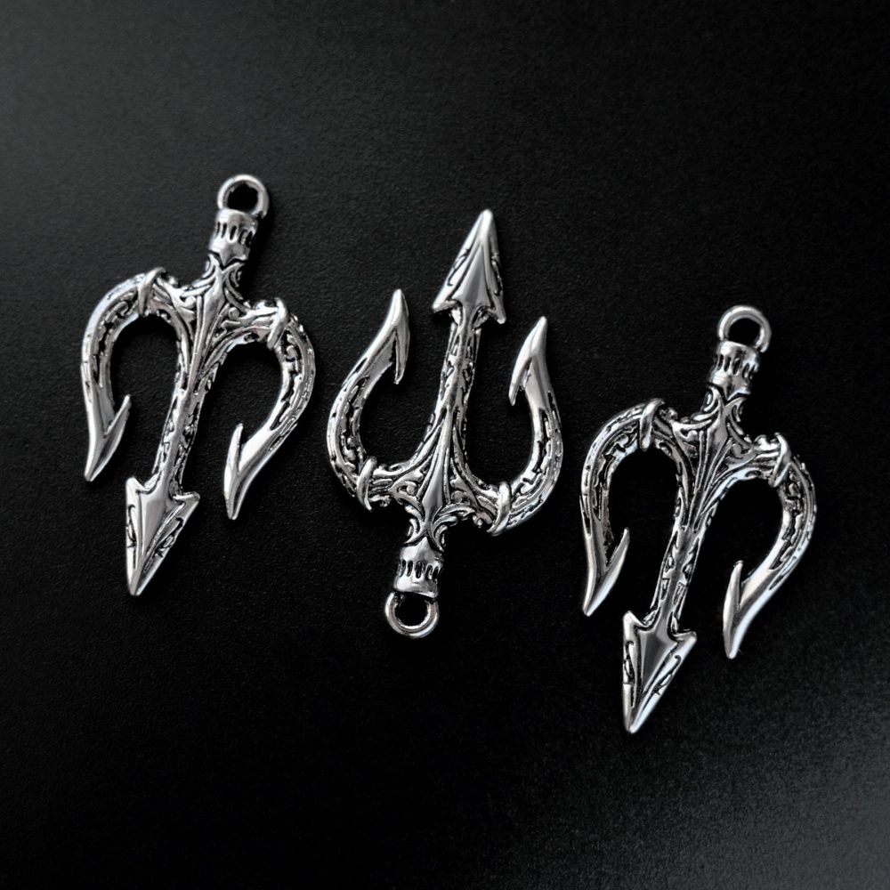 подвеска металл "трезубец", цвет античное серебро, 48x26x4 мм