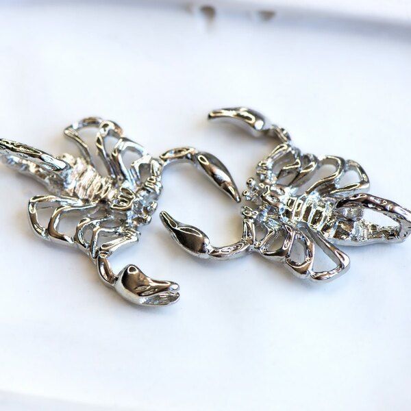 подвеска металлическая "скорпион", цвет платина, 38x28x10 мм