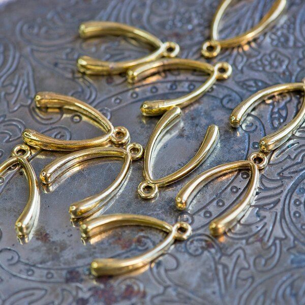 подвеска металлическая "косточка удачи", цвет золото, 24x15x4 мм