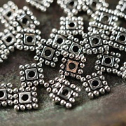 Разделитель для бусин "Квадро", цвет античное серебро, 7x7x2 мм (уп 30 +/-2 шт)