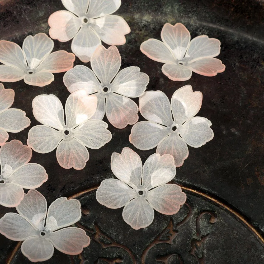 бусина, акрил "цветок сливы", цвет кремовый/молочный, 28x28x8-10 мм