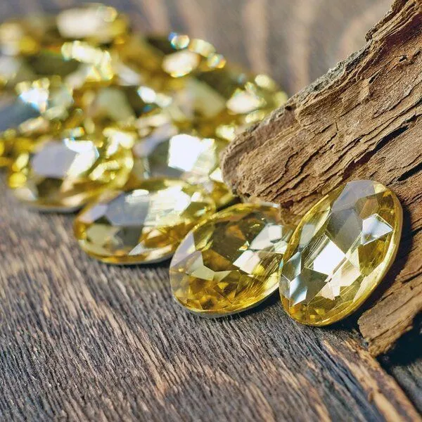 кабошон стекло кристалл, овальный, цвет jonquil, 25х18 мм