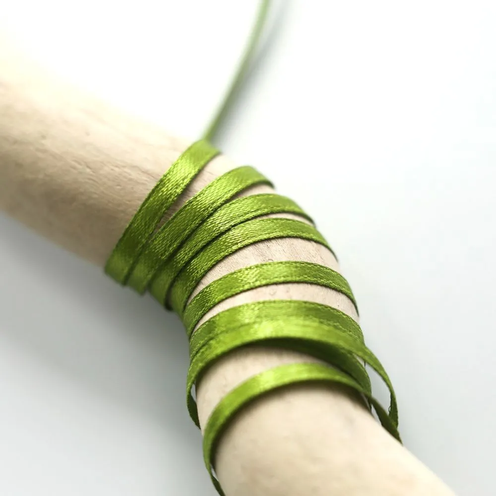 лента, атлас, цвет желто-зеленый, ширина 3 мм ленты