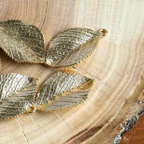 подвеска металлическая "лист", цвет золото, 34x20x4 мм