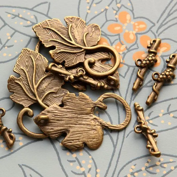 Замочки тоггл "виноград", цвет античная бронза, 24х7х4.5 мм