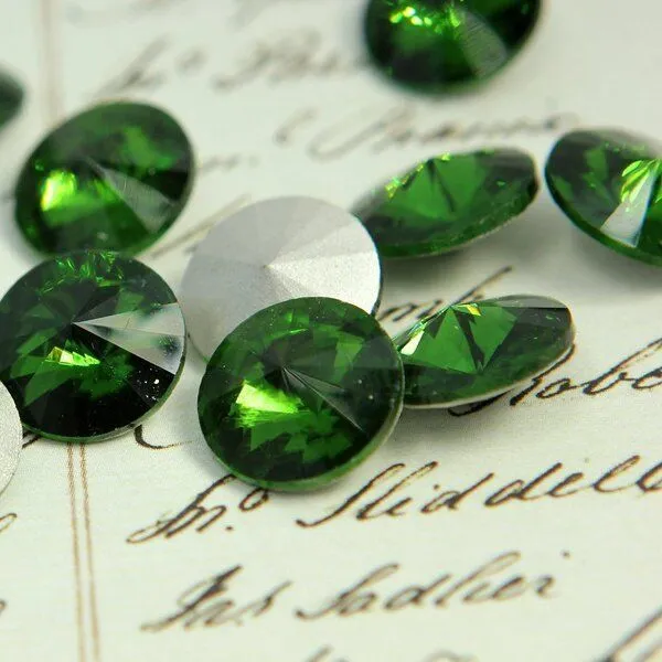 кабошон стекло риволи, цвет травяной зеленый, 14х7 мм